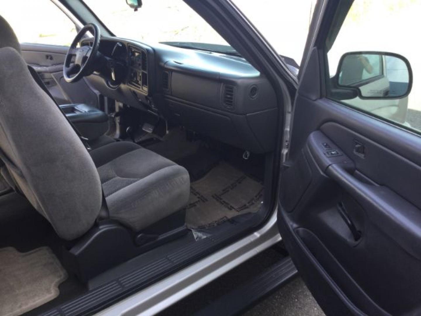2007 Silver Birch Metallic /Dark Charcoal Chevrolet Silverado 1500 Classic LS (1GCEK19V77E) with an Vortec 4.8L V-8 regular unleaded engine, 4 speed Automatic transmission, located at 1801 Main Street, Lewiston, 83501, (208) 743-9371, 46.417065, -117.004799- Photo#6
