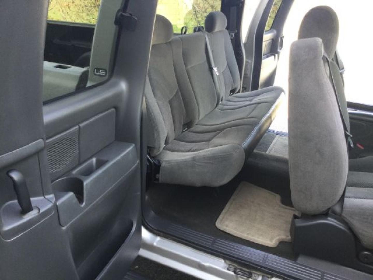 2007 Silver Birch Metallic /Dark Charcoal Chevrolet Silverado 1500 Classic LS (1GCEK19V77E) with an Vortec 4.8L V-8 regular unleaded engine, 4 speed Automatic transmission, located at 1801 Main Street, Lewiston, 83501, (208) 743-9371, 46.417065, -117.004799- Photo#7
