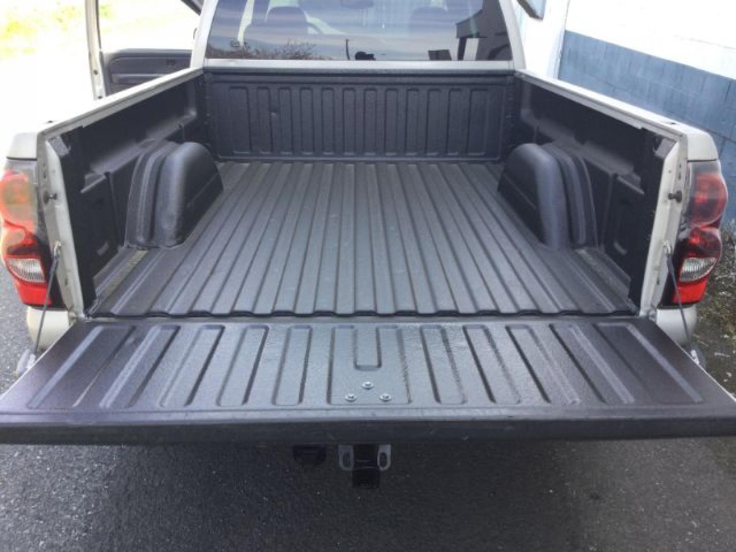 2007 Silver Birch Metallic /Dark Charcoal Chevrolet Silverado 1500 Classic LS (1GCEK19V77E) with an Vortec 4.8L V-8 regular unleaded engine, 4 speed Automatic transmission, located at 1801 Main Street, Lewiston, 83501, (208) 743-9371, 46.417065, -117.004799- Photo#19