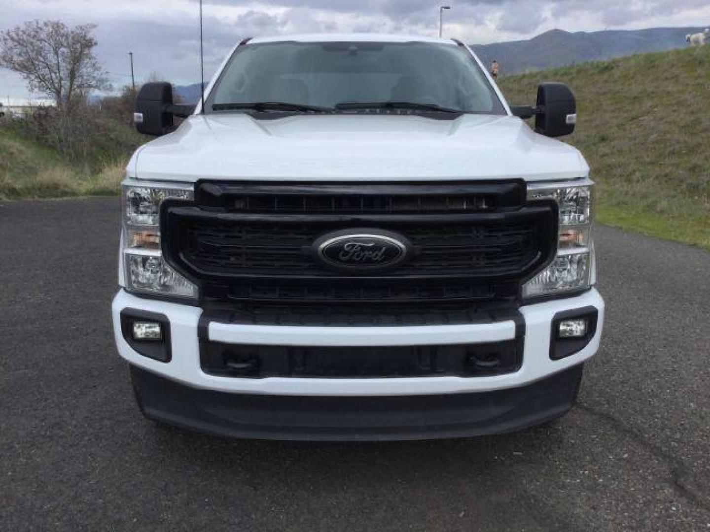 2022 Oxford White /Medium Earth Gray Ford F-350 XLT Crew Cab 4WD (1FT8W3BT5NE) with an 6.7L Powerstroke V8 engine, 10-speed automatic transmission, located at 1801 Main Street, Lewiston, 83501, (208) 743-9371, 46.417065, -117.004799 - Photo#22