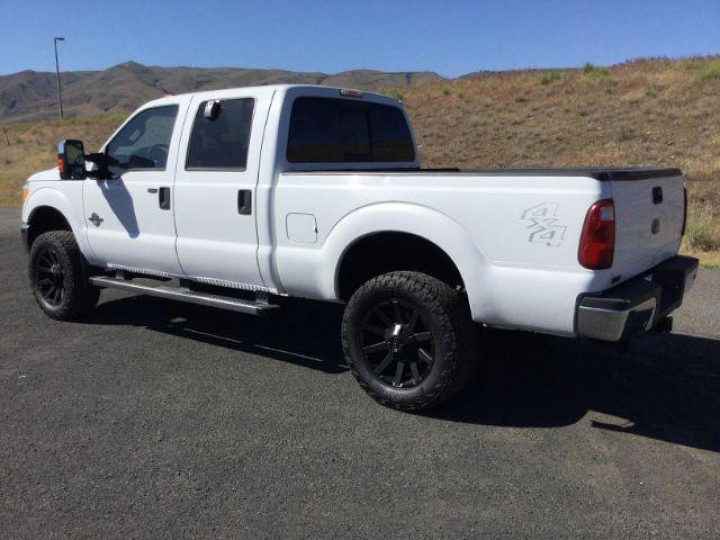 2011 Oxford White /Gray Cloth Ford F 250 Crew Cab 4x4 XLT (1FT7W2BTXBE) with an Powerstroke 6.7L V-8 diesel direct injection engine, 6-SPEED AUTOMATIC transmission, located at 1801 Main Street, Lewiston, 83501, (208) 743-9371, 46.417065, -117.004799 - Photo#2