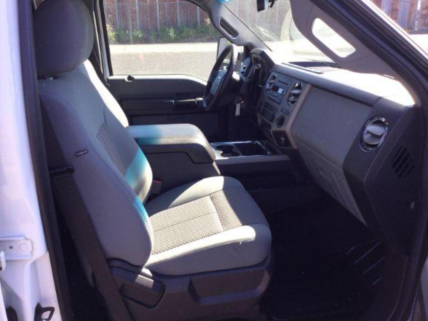 2011 Oxford White /Gray Cloth Ford F 250 Crew Cab 4x4 XLT (1FT7W2BTXBE) with an Powerstroke 6.7L V-8 diesel direct injection engine, 6-SPEED AUTOMATIC transmission, located at 1801 Main Street, Lewiston, 83501, (208) 743-9371, 46.417065, -117.004799 - Photo#12