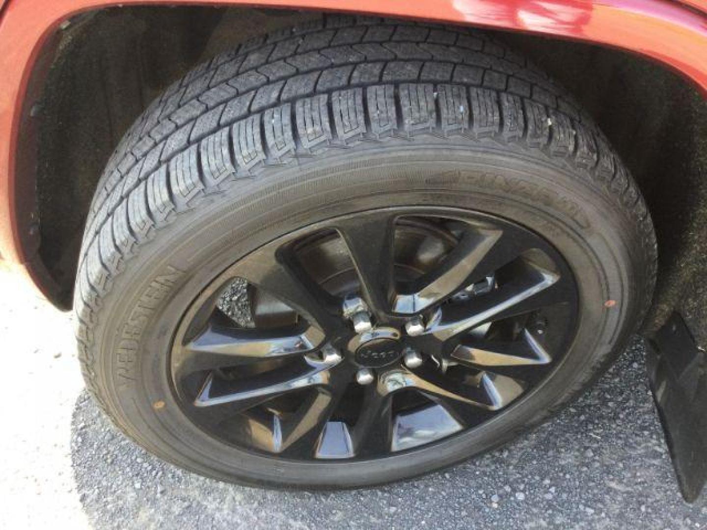 2019 Velvet Red Pearlcoat /Black Jeep Grand Cherokee Altitude 4x4 (1C4RJFAG5KC) with an Pentastar 3.6L V-6 DOHC engine, 8 Speed Automatic transmission, located at 1801 Main Street, Lewiston, 83501, (208) 743-9371, 46.417065, -117.004799 - Photo#18