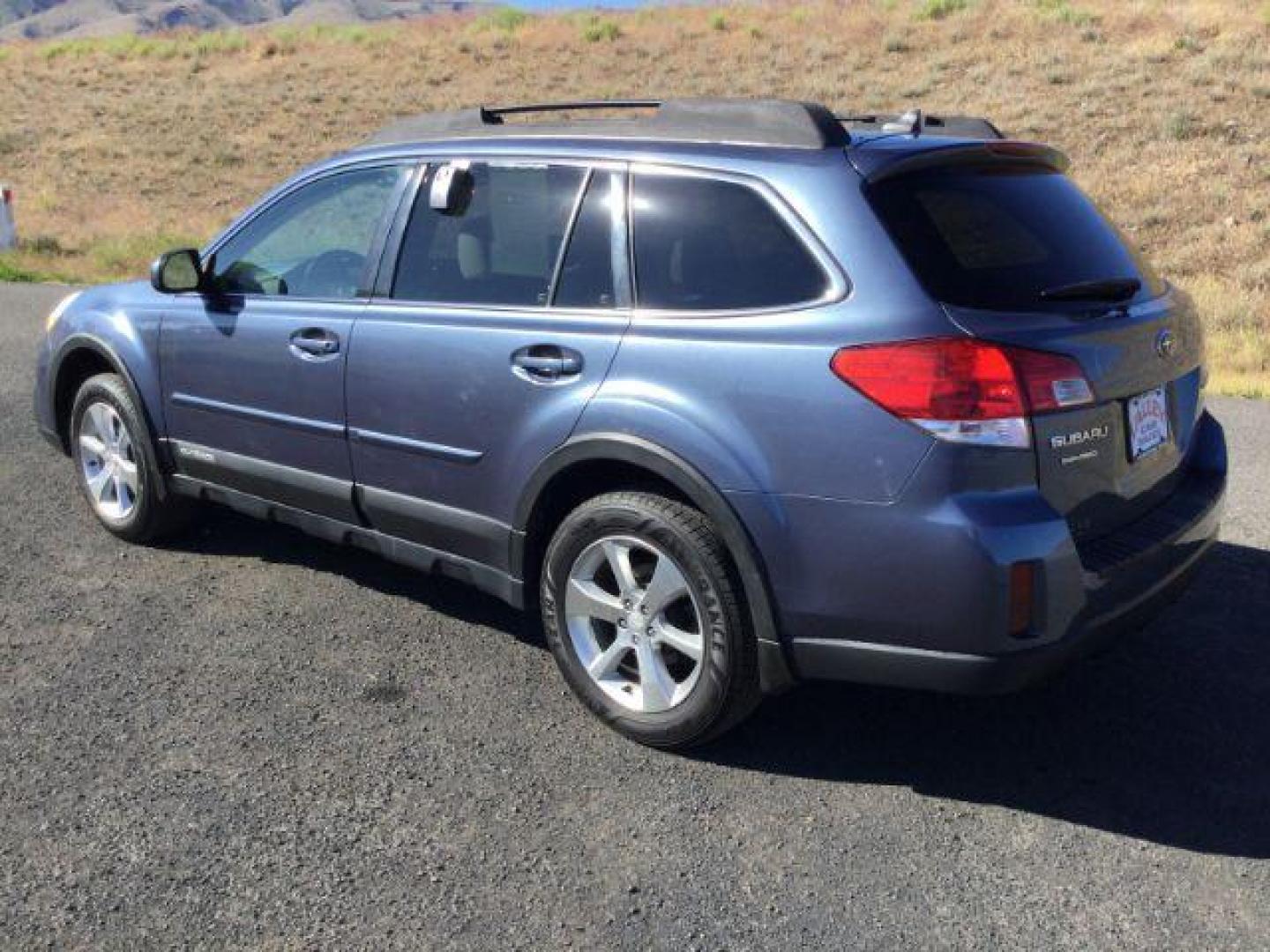 2014 Twilight Blue Metallic /Warm Ivory Subaru Outback 2.5i Limited (4S4BRCLC7E3) with an 2.5L H-4 DOHC engine, Automatic, CVT w/Manual Mode transmission, located at 1801 Main Street, Lewiston, 83501, (208) 743-9371, 46.417065, -117.004799 - Photo#2