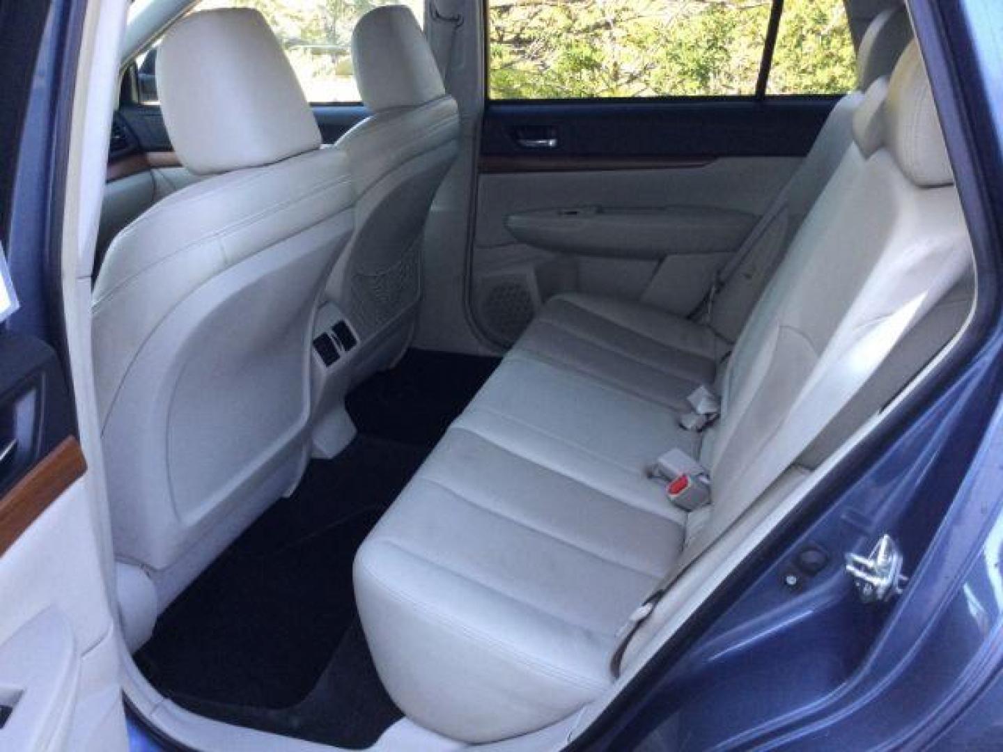2014 Twilight Blue Metallic /Warm Ivory Subaru Outback 2.5i Limited (4S4BRCLC7E3) with an 2.5L H-4 DOHC engine, Automatic, CVT w/Manual Mode transmission, located at 1801 Main Street, Lewiston, 83501, (208) 743-9371, 46.417065, -117.004799 - Photo#5