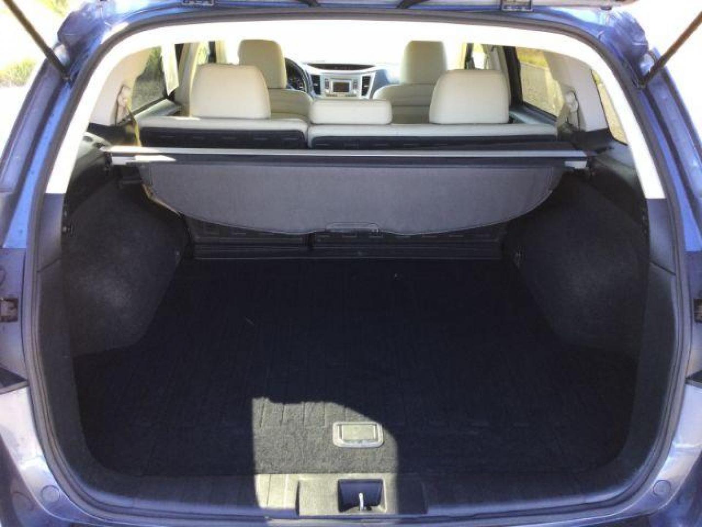 2014 Twilight Blue Metallic /Warm Ivory Subaru Outback 2.5i Limited (4S4BRCLC7E3) with an 2.5L H-4 DOHC engine, Automatic, CVT w/Manual Mode transmission, located at 1801 Main Street, Lewiston, 83501, (208) 743-9371, 46.417065, -117.004799 - Photo#9