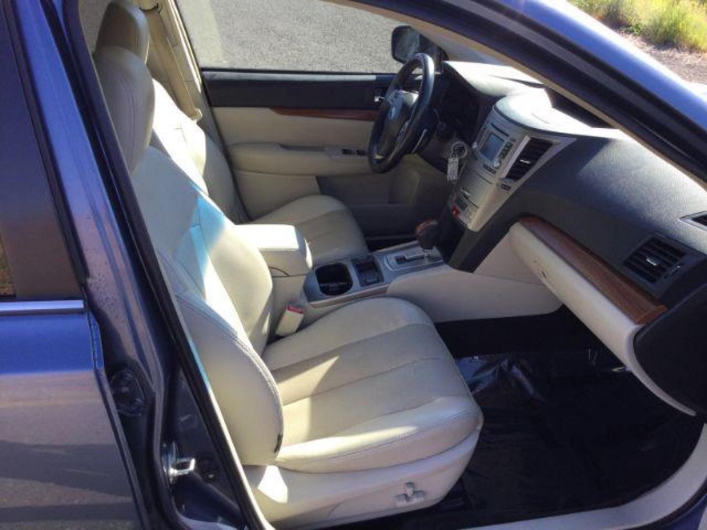 2014 Twilight Blue Metallic /Warm Ivory Subaru Outback 2.5i Limited (4S4BRCLC7E3) with an 2.5L H-4 DOHC engine, Automatic, CVT w/Manual Mode transmission, located at 1801 Main Street, Lewiston, 83501, (208) 743-9371, 46.417065, -117.004799 - Photo#11
