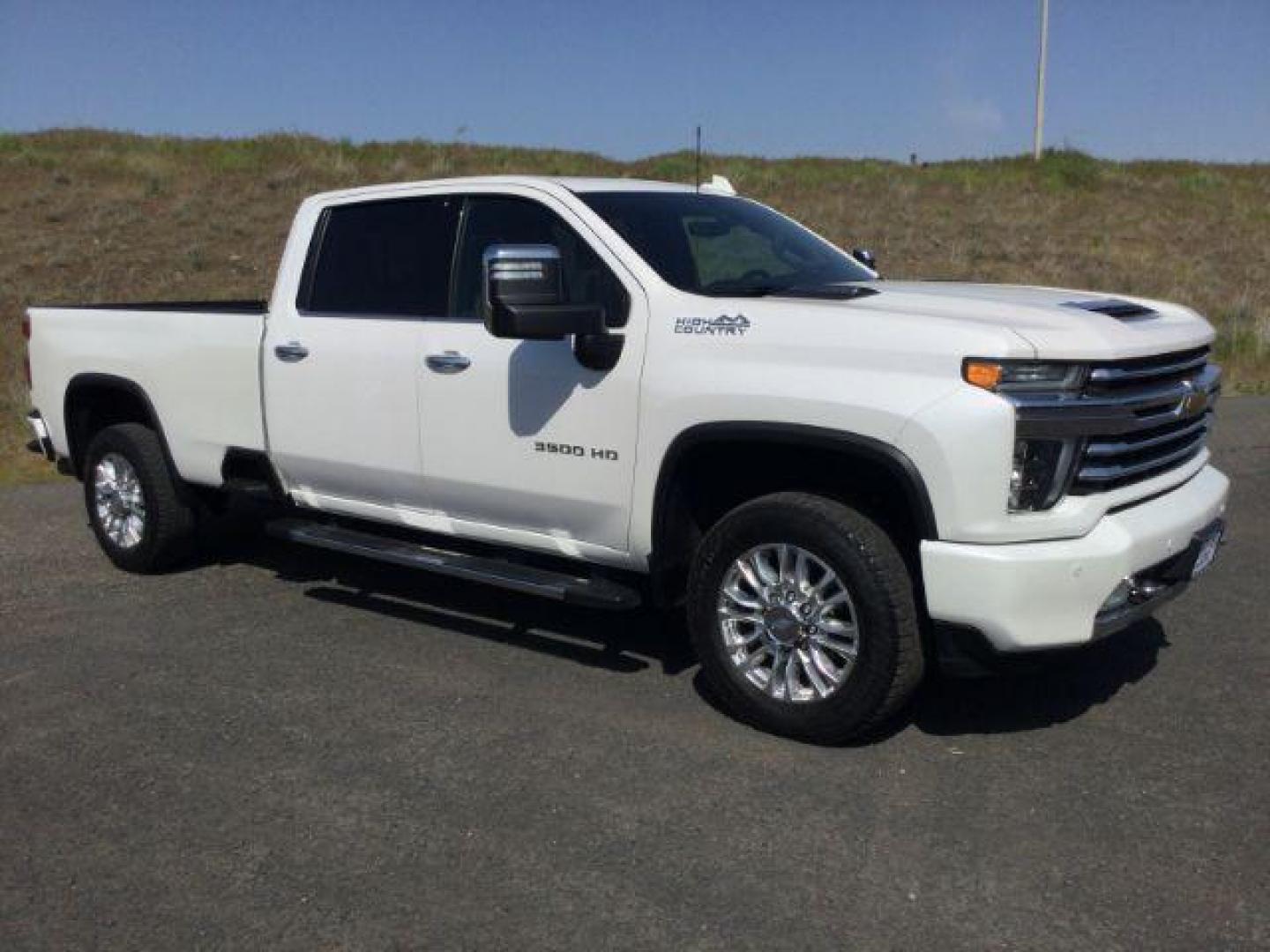 2020 White Pearl Tricoat /BLACK LEATHER Chevrolet Silverado 3500HD 4WD Crew Cab Long Bed High Country (1GC4YVEY0LF) with an Duramax 6.6L V-8 diesel direct injection engine, 10 speed automatic transmission, located at 1801 Main Street, Lewiston, 83501, (208) 743-9371, 46.417065, -117.004799 - Photo#13