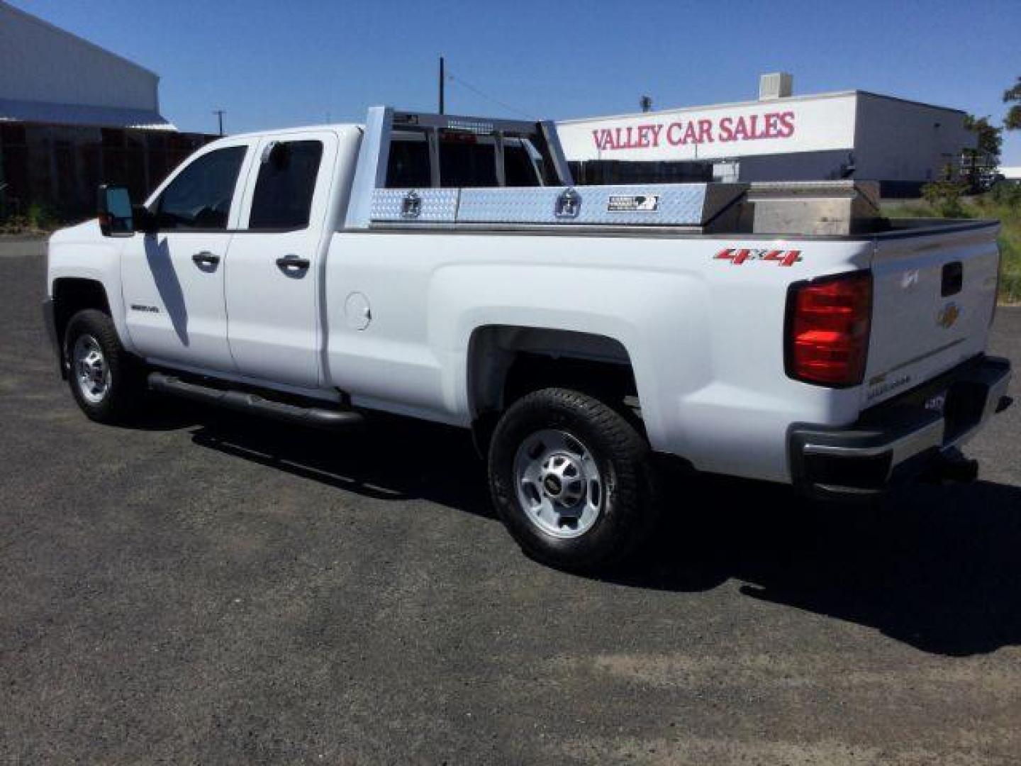 2019 Summit White /GRAY CLOTH Chevrolet Silverado 2500HD Double Cab 8ft bed W/T (2GC2KREG5K1) with an Vortec 6L V-8 variable valve control engine, Automatic, 6-Spd HD w/Overdrive transmission, located at 1801 Main Street, Lewiston, 83501, (208) 743-9371, 46.417065, -117.004799 - Photo#2