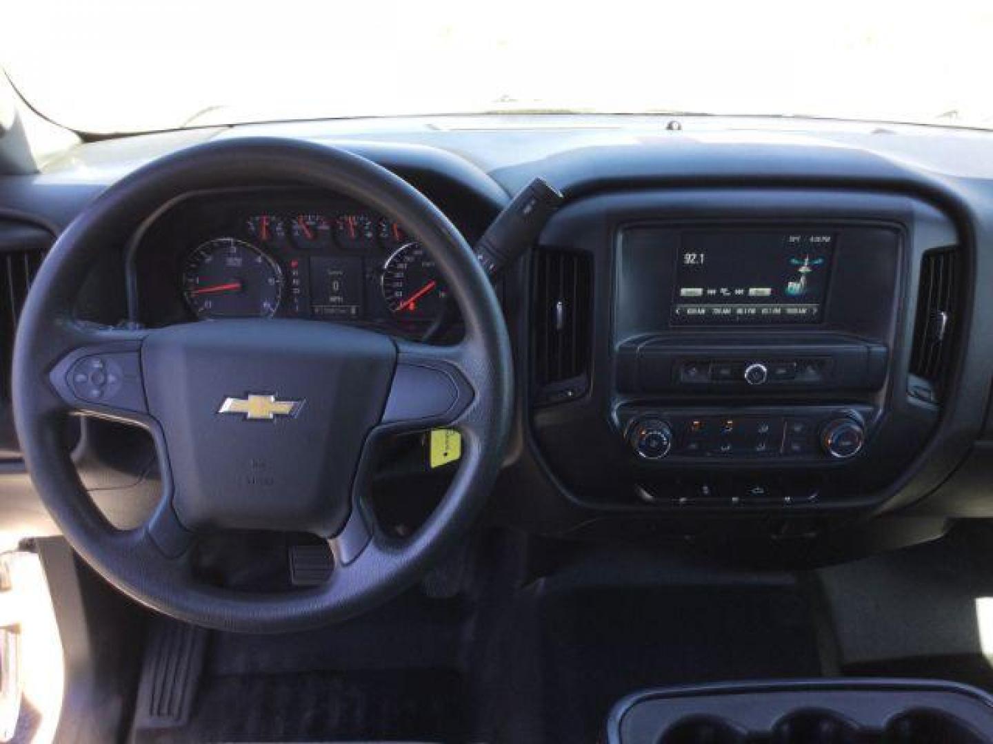 2019 Summit White /GRAY CLOTH Chevrolet Silverado 2500HD Double Cab 8ft bed W/T (2GC2KREG5K1) with an Vortec 6L V-8 variable valve control engine, Automatic, 6-Spd HD w/Overdrive transmission, located at 1801 Main Street, Lewiston, 83501, (208) 743-9371, 46.417065, -117.004799 - Photo#6