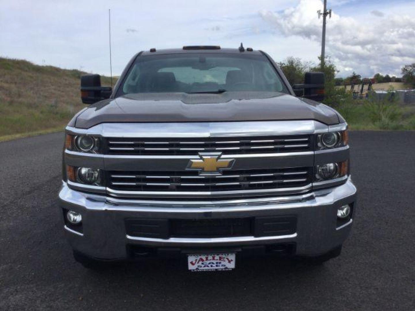 2015 Brownstone Metallic /Cocoa/Dune Chevrolet Silverado 2500HD LT (1GC1KVEGXFF) with an Vortec 6L V-8 variable valve control engine, 6-SPEED AUTOMATIC transmission, located at 1801 Main Street, Lewiston, 83501, (208) 743-9371, 46.417065, -117.004799 - Photo#4