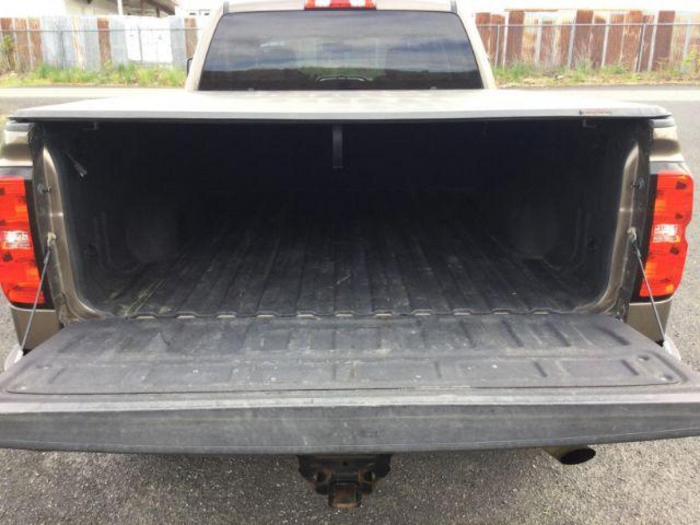 2015 Brownstone Metallic /Cocoa/Dune Chevrolet Silverado 2500HD LT (1GC1KVEGXFF) with an Vortec 6L V-8 variable valve control engine, 6-SPEED AUTOMATIC transmission, located at 1801 Main Street, Lewiston, 83501, (208) 743-9371, 46.417065, -117.004799 - Photo#8