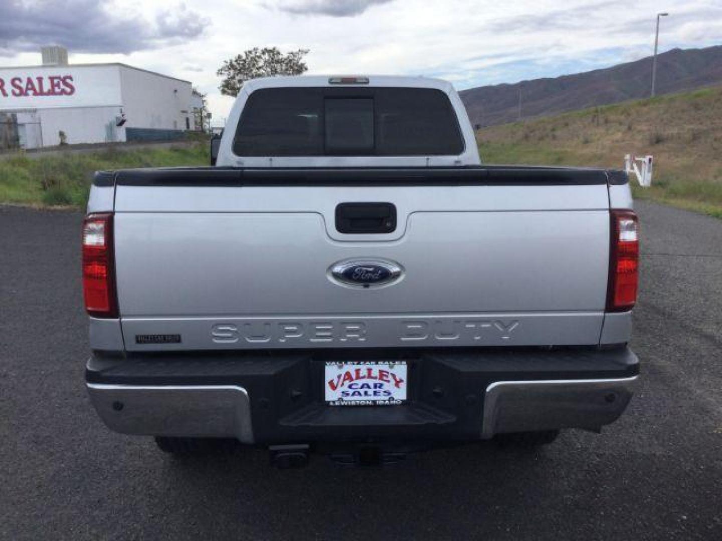 2014 Silver/Gray /Black Ford F 350 Crew Cab 8ft Bed 4x4 LARIAT (1FT8W3BT1EE) with an Powerstroke 6.7L V-8 diesel direct injection engine, Auto transmission, located at 1801 Main Street, Lewiston, 83501, (208) 743-9371, 46.417065, -117.004799 - Photo#3