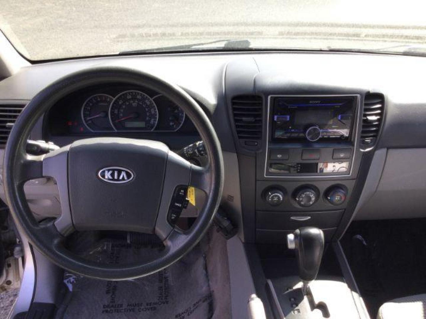 2009 Silver /Gray Kia Sorento LX (KNDJC735895) with an 3.3L V-6 DOHC engine, Automatic, 5-Spd w/Overdrive and Sportmatic transmission, located at 1801 Main Street, Lewiston, 83501, (208) 743-9371, 46.417065, -117.004799 - Photo#11