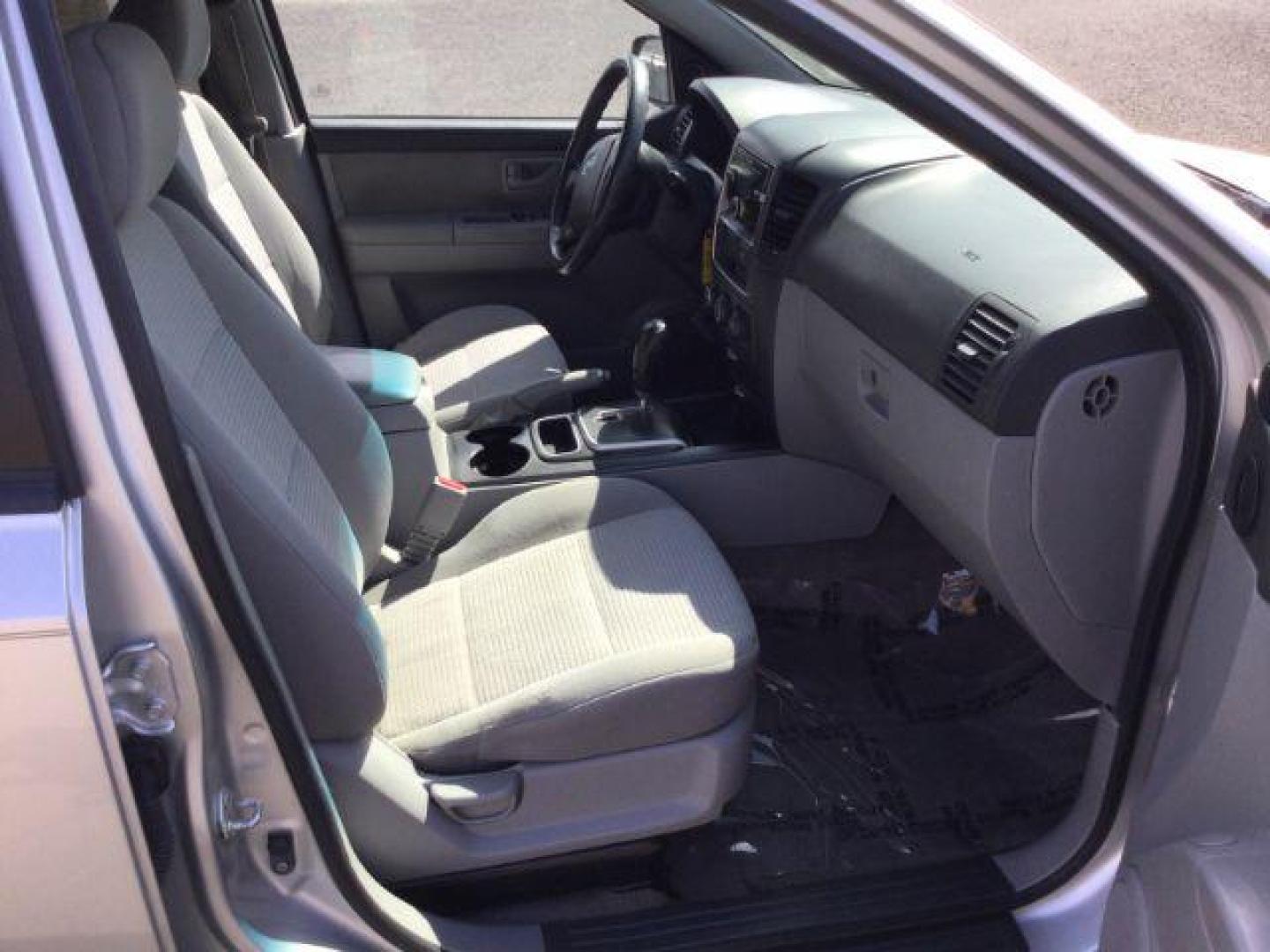 2009 Silver /Gray Kia Sorento LX (KNDJC735895) with an 3.3L V-6 DOHC engine, Automatic, 5-Spd w/Overdrive and Sportmatic transmission, located at 1801 Main Street, Lewiston, 83501, (208) 743-9371, 46.417065, -117.004799 - Photo#12