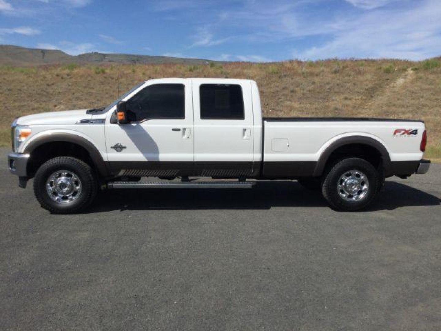 2016 White Platinum Metallic Tri-Coat /Black Ford F 350 Crew Cab 8ft Bed 4x4 LARIAT (1FT8W3BT8GE) with an Powerstroke 6.7L V-8 diesel direct injection engine, Auto transmission, located at 1801 Main Street, Lewiston, 83501, (208) 743-9371, 46.417065, -117.004799 - Photo#1