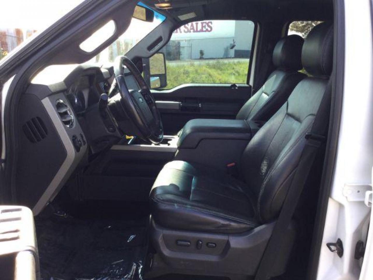 2016 White Platinum Metallic Tri-Coat /Black Ford F 350 Crew Cab 8ft Bed 4x4 LARIAT (1FT8W3BT8GE) with an Powerstroke 6.7L V-8 diesel direct injection engine, Auto transmission, located at 1801 Main Street, Lewiston, 83501, (208) 743-9371, 46.417065, -117.004799 - Photo#3