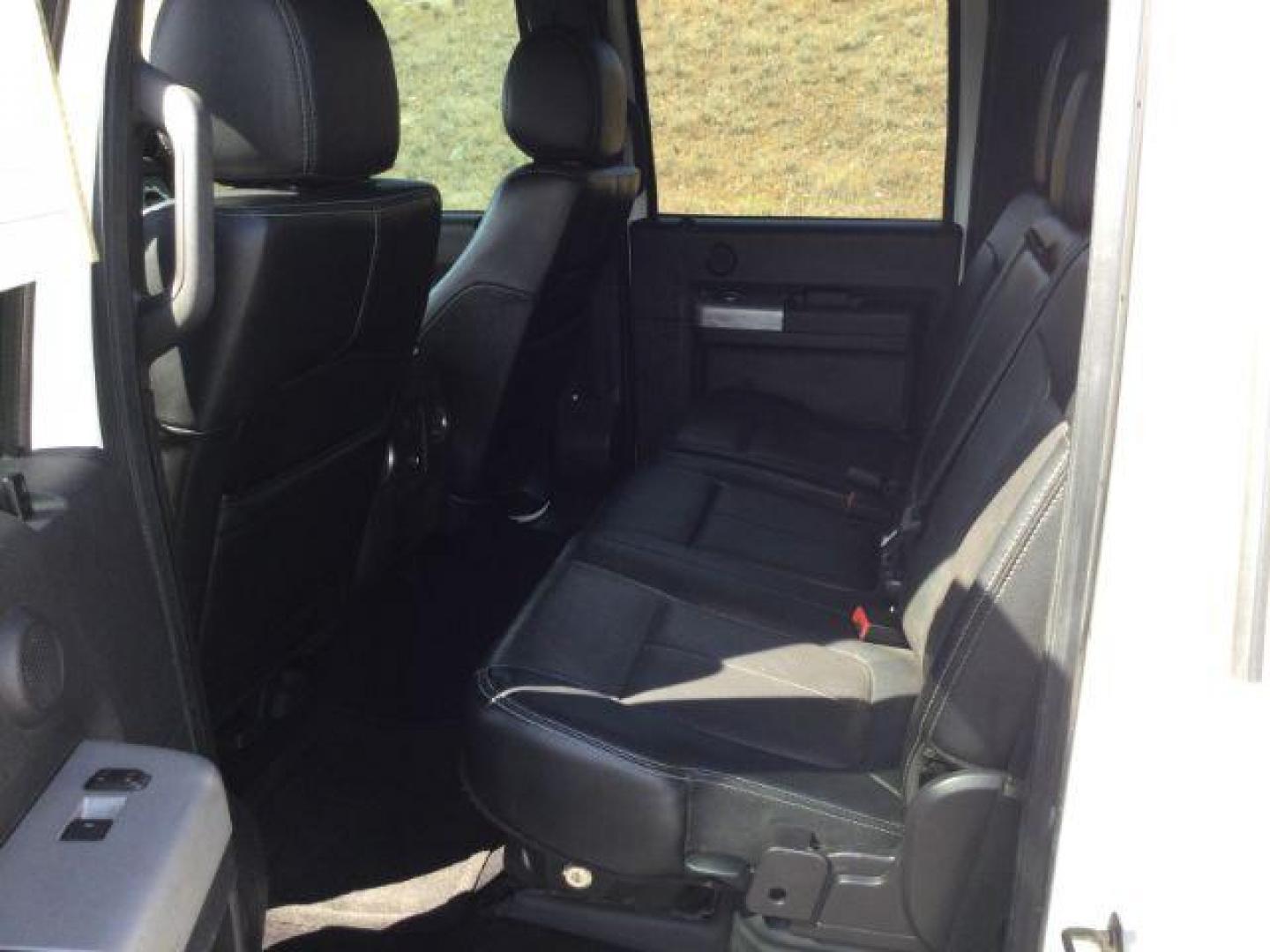 2016 White Platinum Metallic Tri-Coat /Black Ford F 350 Crew Cab 8ft Bed 4x4 LARIAT (1FT8W3BT8GE) with an Powerstroke 6.7L V-8 diesel direct injection engine, Auto transmission, located at 1801 Main Street, Lewiston, 83501, (208) 743-9371, 46.417065, -117.004799 - Photo#4