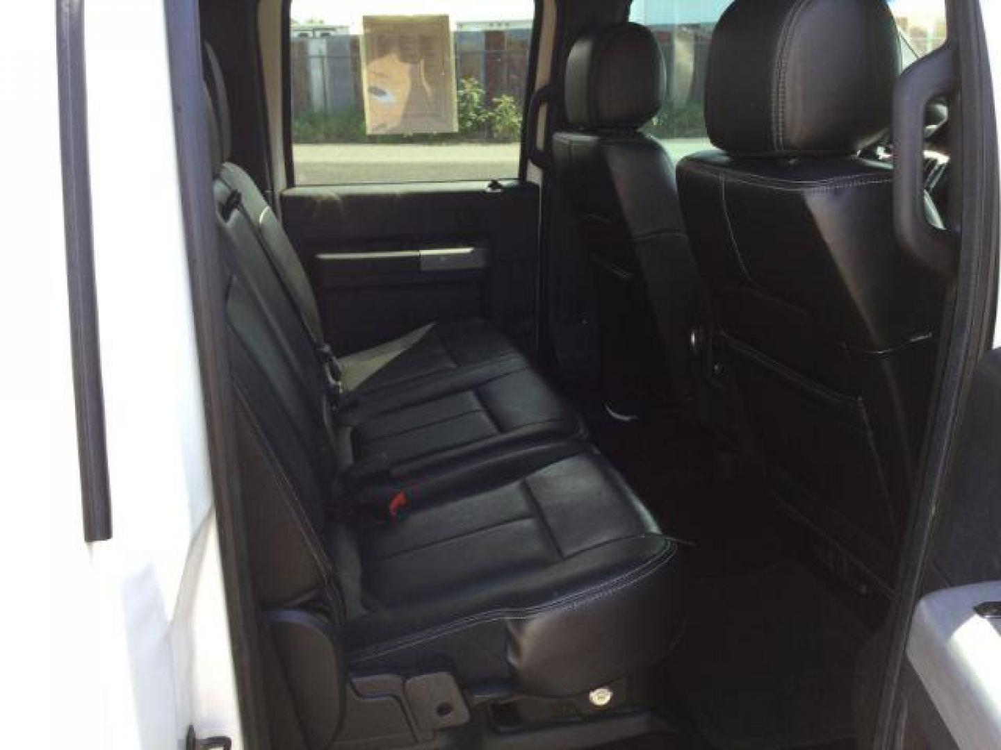 2016 White Platinum Metallic Tri-Coat /Black Ford F 350 Crew Cab 8ft Bed 4x4 LARIAT (1FT8W3BT8GE) with an Powerstroke 6.7L V-8 diesel direct injection engine, Auto transmission, located at 1801 Main Street, Lewiston, 83501, (208) 743-9371, 46.417065, -117.004799 - Photo#9