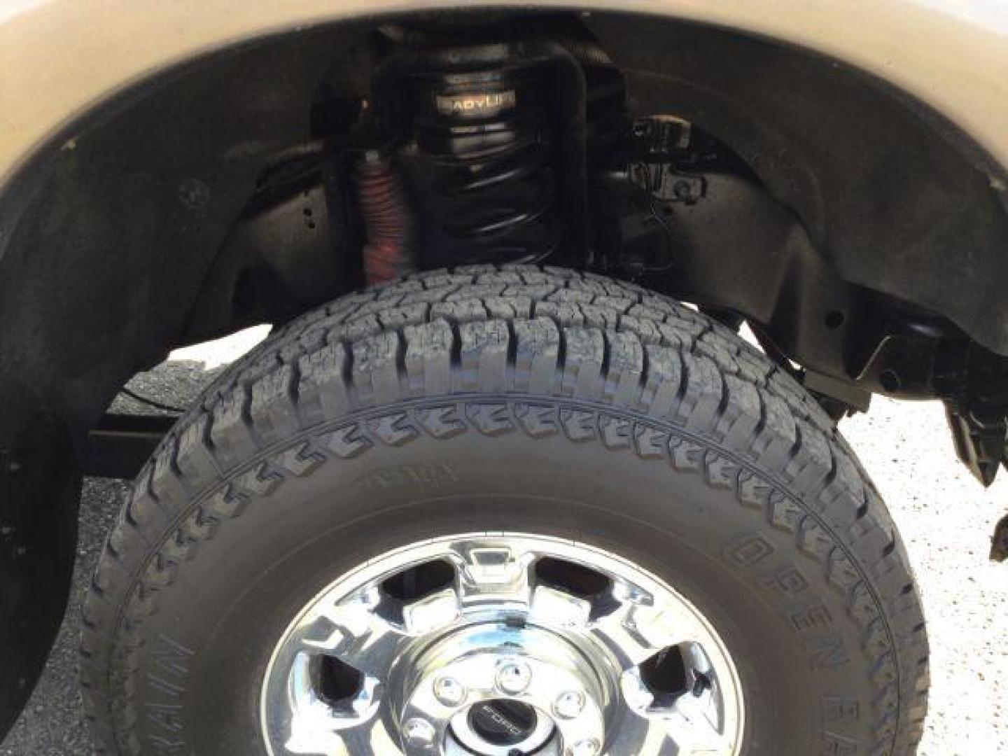 2016 White Platinum Metallic Tri-Coat /Black Ford F 350 Crew Cab 8ft Bed 4x4 LARIAT (1FT8W3BT8GE) with an Powerstroke 6.7L V-8 diesel direct injection engine, Auto transmission, located at 1801 Main Street, Lewiston, 83501, (208) 743-9371, 46.417065, -117.004799 - Photo#11