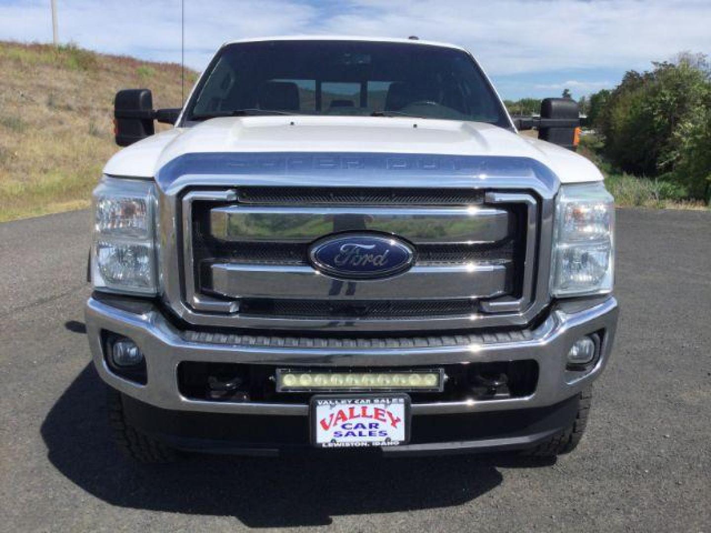 2016 White Platinum Metallic Tri-Coat /Black Ford F 350 Crew Cab 8ft Bed 4x4 LARIAT (1FT8W3BT8GE) with an Powerstroke 6.7L V-8 diesel direct injection engine, Auto transmission, located at 1801 Main Street, Lewiston, 83501, (208) 743-9371, 46.417065, -117.004799 - Photo#12