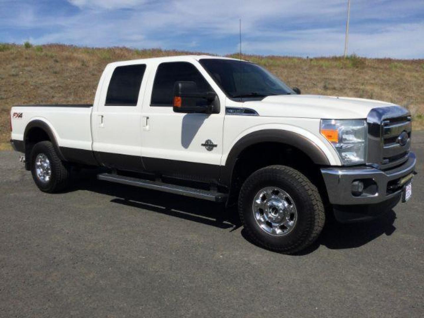 2016 White Platinum Metallic Tri-Coat /Black Ford F 350 Crew Cab 8ft Bed 4x4 LARIAT (1FT8W3BT8GE) with an Powerstroke 6.7L V-8 diesel direct injection engine, Auto transmission, located at 1801 Main Street, Lewiston, 83501, (208) 743-9371, 46.417065, -117.004799 - Photo#14