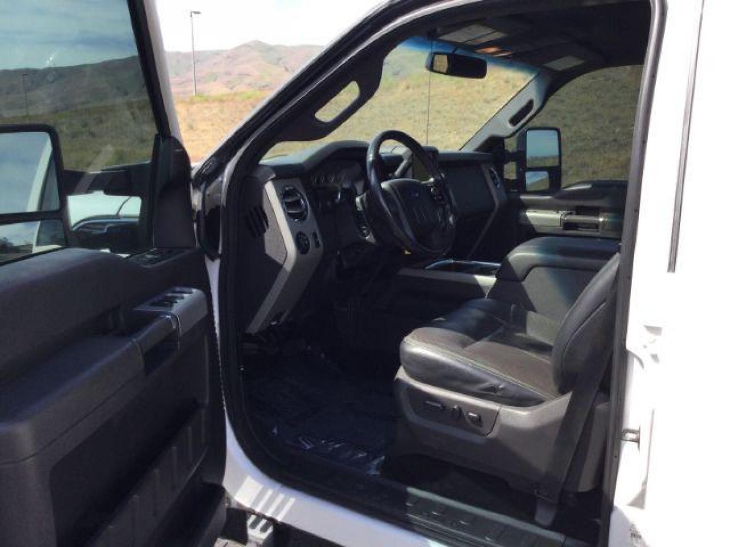2016 White Platinum Metallic Tri-Coat /Black Ford F 350 Crew Cab 8ft Bed 4x4 LARIAT (1FT8W3BT8GE) with an Powerstroke 6.7L V-8 diesel direct injection engine, Auto transmission, located at 1801 Main Street, Lewiston, 83501, (208) 743-9371, 46.417065, -117.004799 - Photo#16