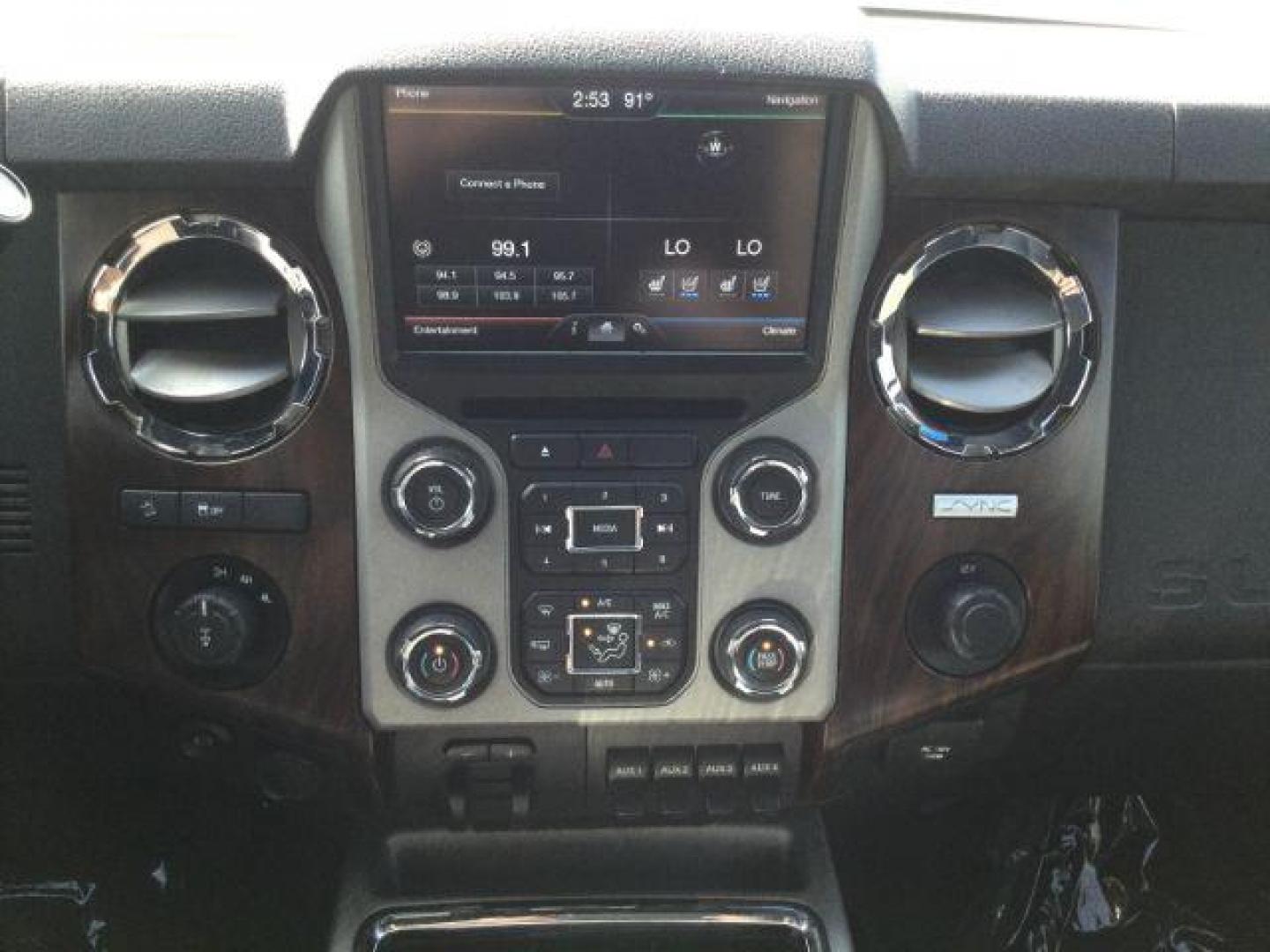 2016 White Platinum Metallic Tri-Coat /Black Ford F 350 Crew Cab 8ft Bed 4x4 LARIAT (1FT8W3BT8GE) with an Powerstroke 6.7L V-8 diesel direct injection engine, Auto transmission, located at 1801 Main Street, Lewiston, 83501, (208) 743-9371, 46.417065, -117.004799 - Photo#20
