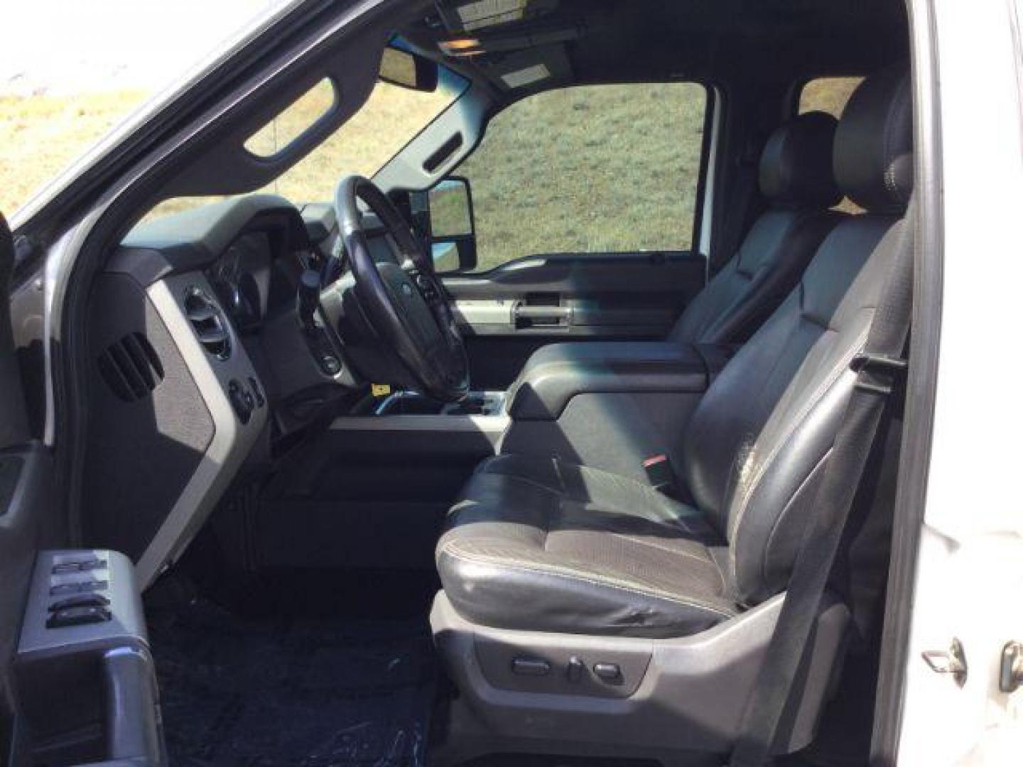 2016 White Platinum Metallic Tri-Coat /Black Ford F 350 Crew Cab 8ft Bed 4x4 LARIAT (1FT8W3BT8GE) with an Powerstroke 6.7L V-8 diesel direct injection engine, Auto transmission, located at 1801 Main Street, Lewiston, 83501, (208) 743-9371, 46.417065, -117.004799 - Photo#24