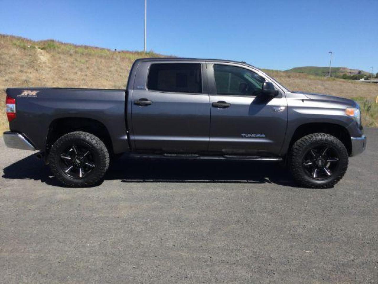 2015 Magnetic Gray Metallic /Graphite Toyota Tundra SR5 Crew Max 4x4 (5TFDY5F10FX) with an I-FORCE 5.7L V-8 DOHC engine, 5-Speed Automatic transmission, located at 1801 Main Street, Lewiston, 83501, (208) 743-9371, 46.417065, -117.004799 - Photo#9