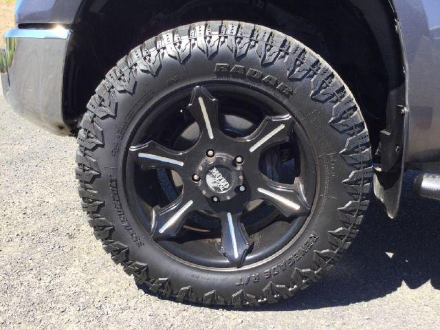 2015 Magnetic Gray Metallic /Graphite Toyota Tundra SR5 Crew Max 4x4 (5TFDY5F10FX) with an I-FORCE 5.7L V-8 DOHC engine, 5-Speed Automatic transmission, located at 1801 Main Street, Lewiston, 83501, (208) 743-9371, 46.417065, -117.004799 - Photo#18