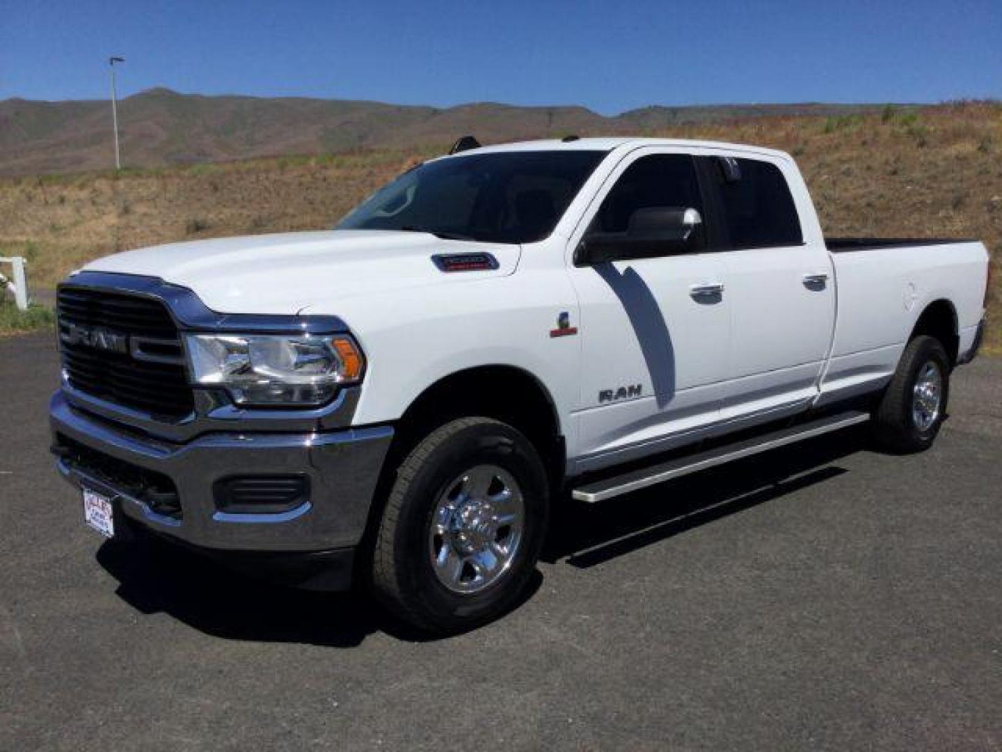 2019 WHITE /Diesel Gray/Black RAM 3500 CREW 4X4 Big Horn Crew Cab 4x4 long box (3C63R3HL1KG) with an 6.7L I6 T-Diesel engine, 6-SPEED AUTOMATIC transmission, located at 1801 Main Street, Lewiston, 83501, (208) 743-9371, 46.417065, -117.004799 - Photo#0