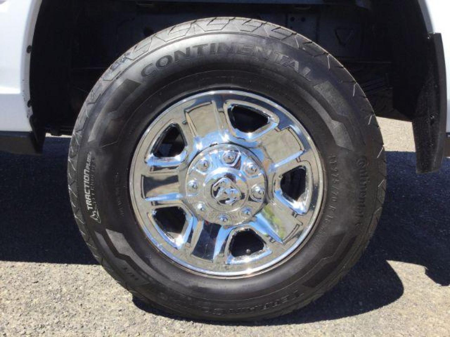 2019 WHITE /Diesel Gray/Black RAM 3500 CREW 4X4 Big Horn Crew Cab 4x4 long box (3C63R3HL1KG) with an 6.7L I6 T-Diesel engine, 6-SPEED AUTOMATIC transmission, located at 1801 Main Street, Lewiston, 83501, (208) 743-9371, 46.417065, -117.004799 - Photo#19