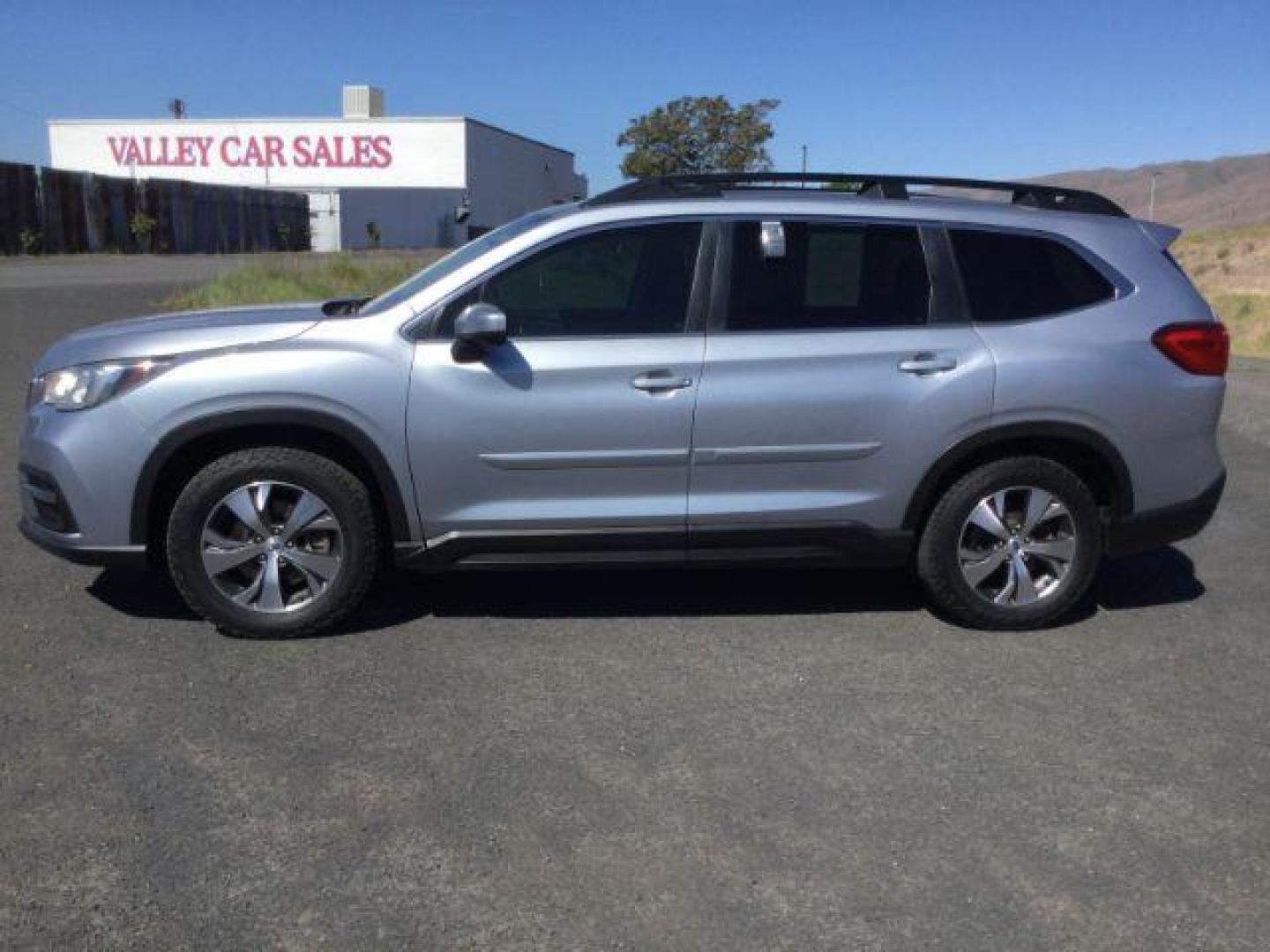 2020 Ice Silver Metallic /Black Cloth Subaru Ascent Premium 7 Passenger (4S4WMAFD1L3) with an 2.4L H-4 gasoline direct injection engine, CVT Automatic transmission, located at 1801 Main Street, Lewiston, 83501, (208) 743-9371, 46.417065, -117.004799 - Photo#1