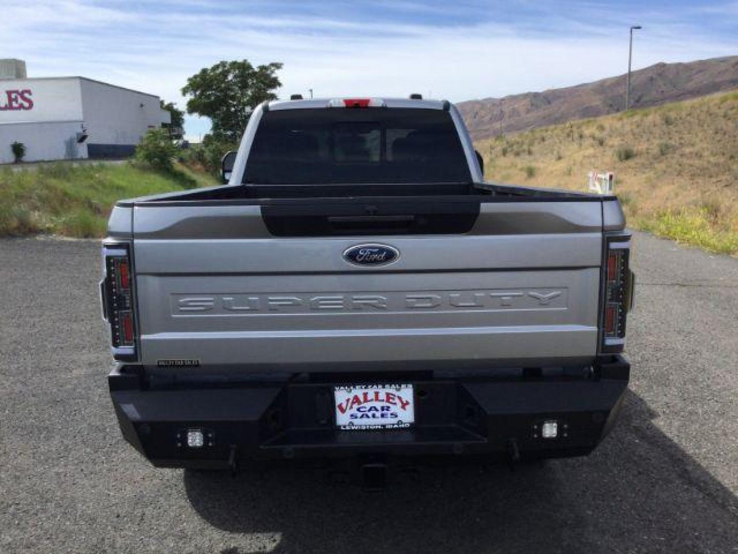 2020 Iconic Silver Metallic /Black Ford F 350 Crew Cab 8ft Bed 4x4 LARIAT (1FT8W3BT0LE) with an Powerstroke 6.7L V-8 diesel direct injection engine, Auto transmission, located at 1801 Main Street, Lewiston, 83501, (208) 743-9371, 46.417065, -117.004799 - Photo#7