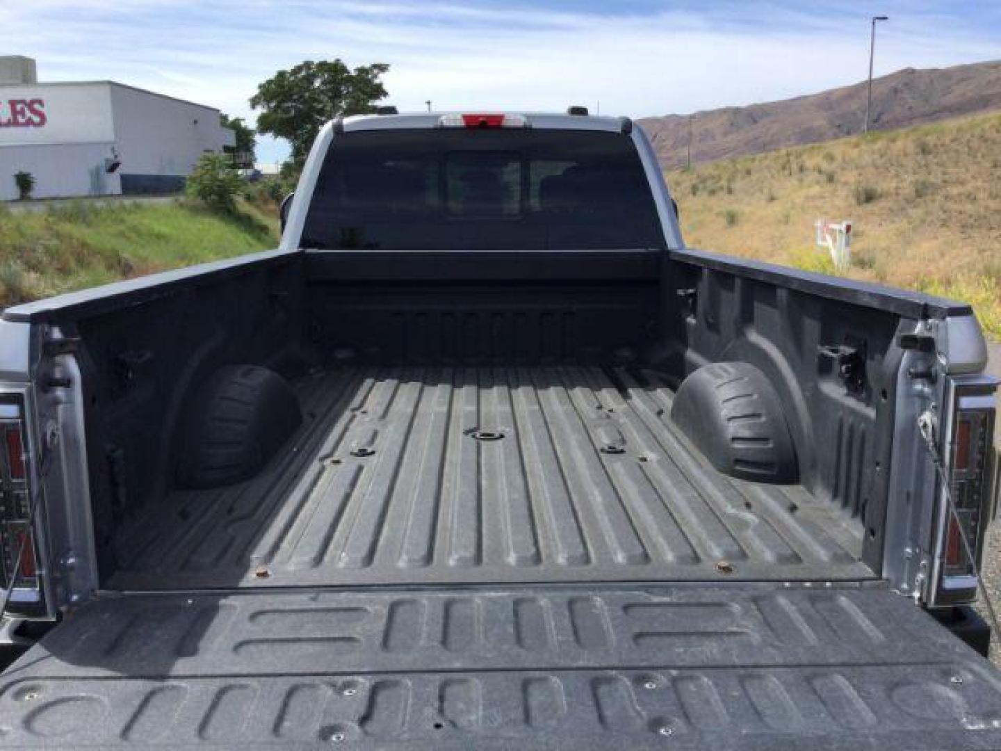 2020 Iconic Silver Metallic /Black Ford F 350 Crew Cab 8ft Bed 4x4 LARIAT (1FT8W3BT0LE) with an Powerstroke 6.7L V-8 diesel direct injection engine, Auto transmission, located at 1801 Main Street, Lewiston, 83501, (208) 743-9371, 46.417065, -117.004799 - Photo#8