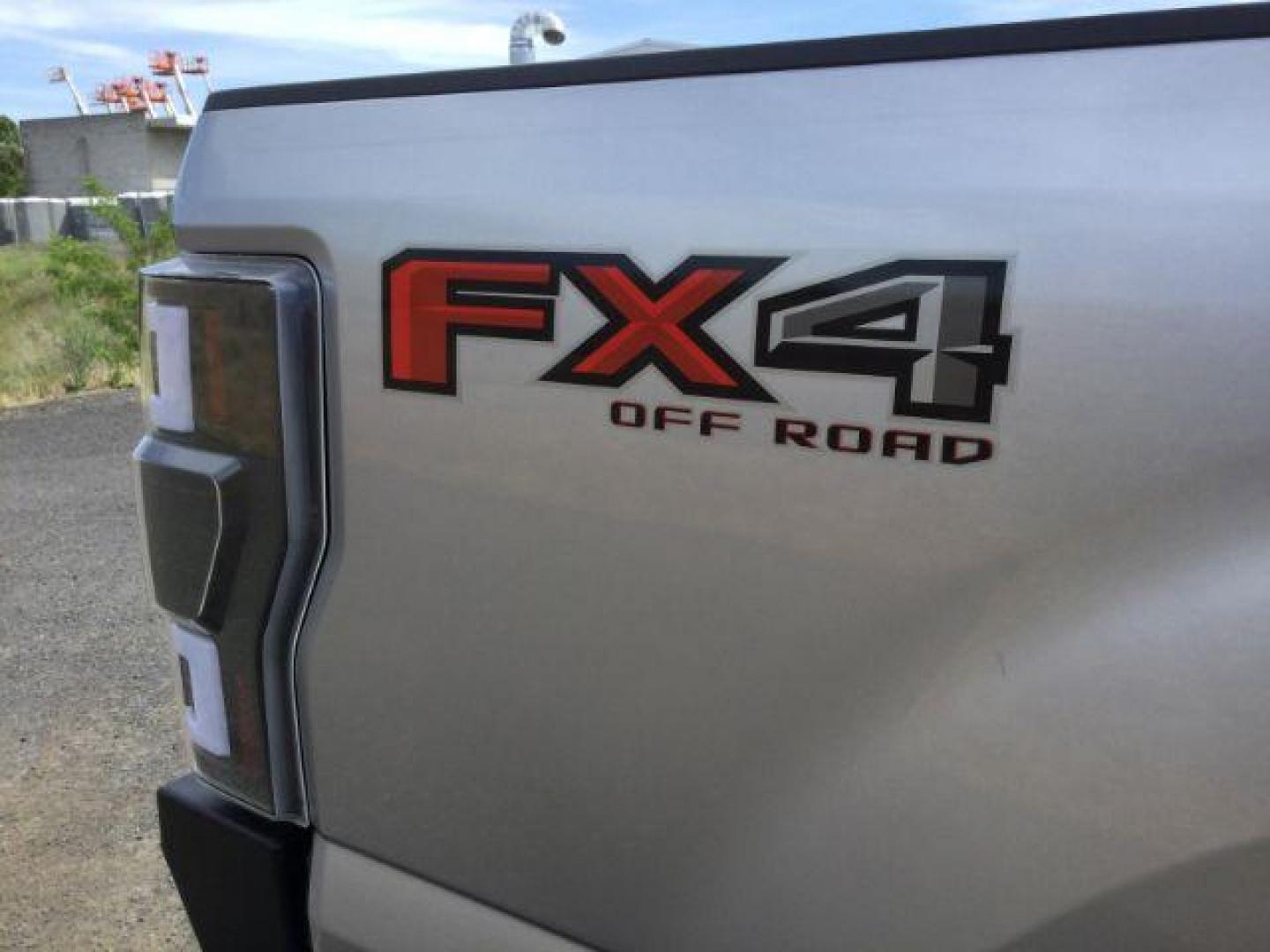 2020 Iconic Silver Metallic /Black Ford F 350 Crew Cab 8ft Bed 4x4 LARIAT (1FT8W3BT0LE) with an Powerstroke 6.7L V-8 diesel direct injection engine, Auto transmission, located at 1801 Main Street, Lewiston, 83501, (208) 743-9371, 46.417065, -117.004799 - Photo#12