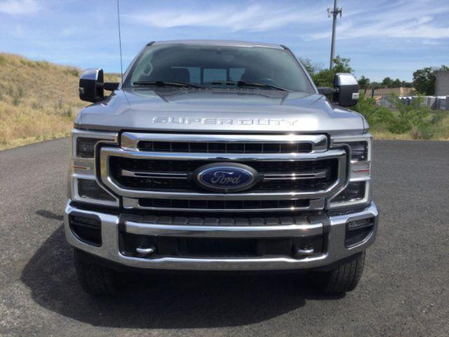 2020 Iconic Silver Metallic /Black Ford F 350 Crew Cab 8ft Bed 4x4 LARIAT (1FT8W3BT0LE) with an Powerstroke 6.7L V-8 diesel direct injection engine, Auto transmission, located at 1801 Main Street, Lewiston, 83501, (208) 743-9371, 46.417065, -117.004799 - Photo#16