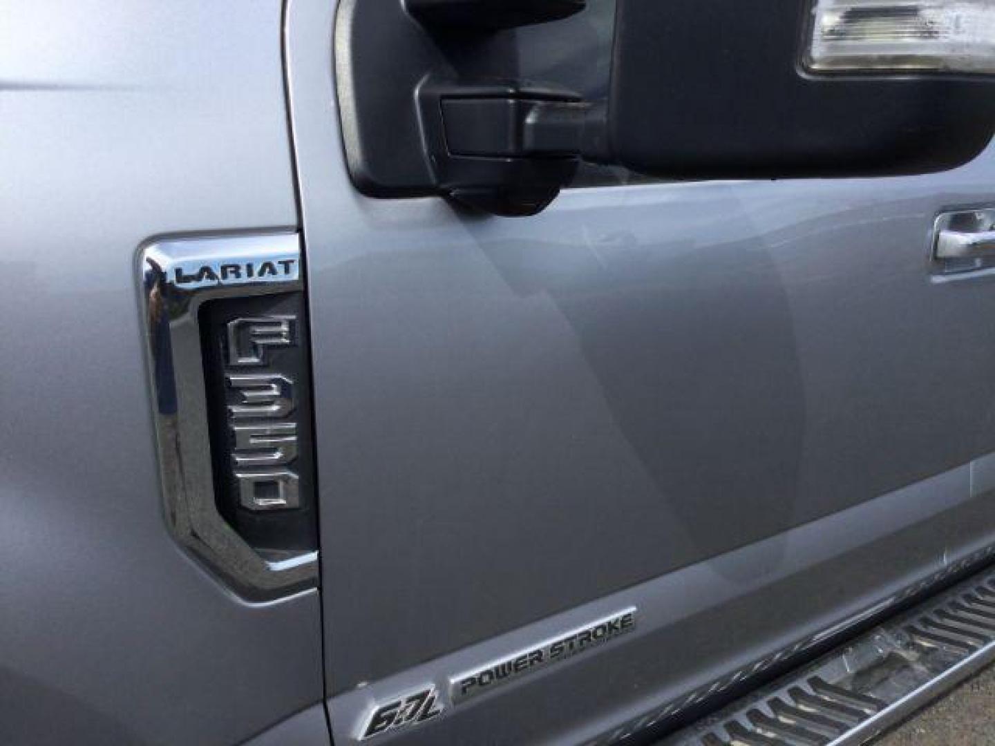 2020 Iconic Silver Metallic /Black Ford F 350 Crew Cab 8ft Bed 4x4 LARIAT (1FT8W3BT0LE) with an Powerstroke 6.7L V-8 diesel direct injection engine, Auto transmission, located at 1801 Main Street, Lewiston, 83501, (208) 743-9371, 46.417065, -117.004799 - Photo#17
