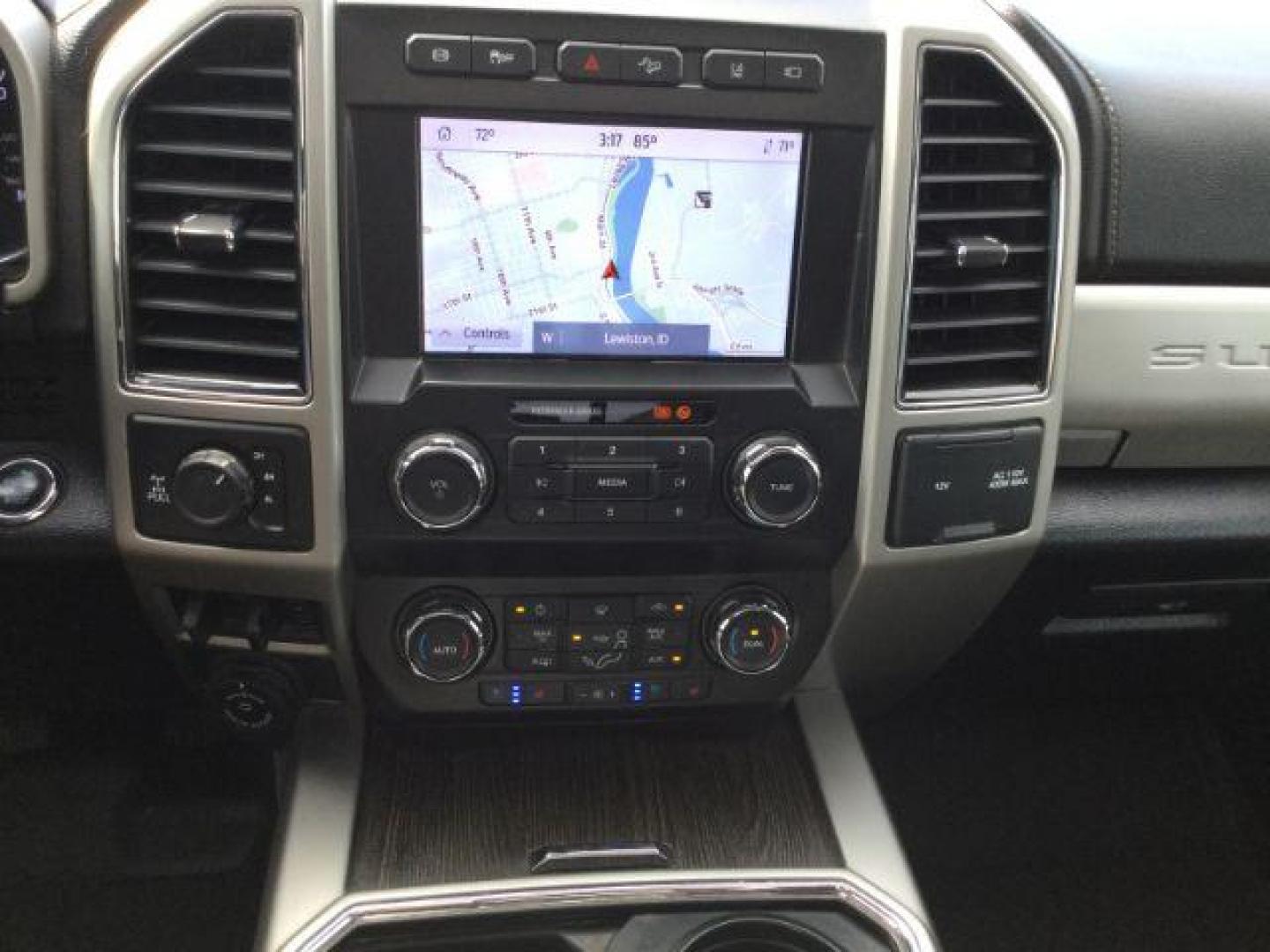 2020 Iconic Silver Metallic /Black Ford F 350 Crew Cab 8ft Bed 4x4 LARIAT (1FT8W3BT0LE) with an Powerstroke 6.7L V-8 diesel direct injection engine, Auto transmission, located at 1801 Main Street, Lewiston, 83501, (208) 743-9371, 46.417065, -117.004799 - Photo#19