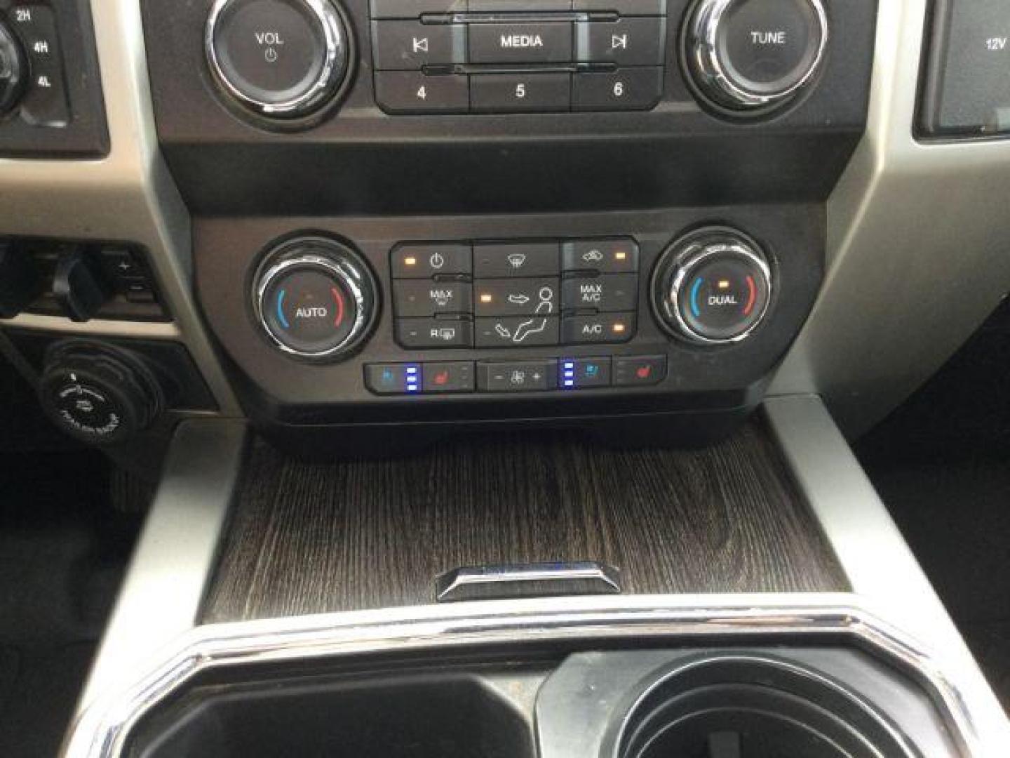 2020 Iconic Silver Metallic /Black Ford F 350 Crew Cab 8ft Bed 4x4 LARIAT (1FT8W3BT0LE) with an Powerstroke 6.7L V-8 diesel direct injection engine, Auto transmission, located at 1801 Main Street, Lewiston, 83501, (208) 743-9371, 46.417065, -117.004799 - Photo#20
