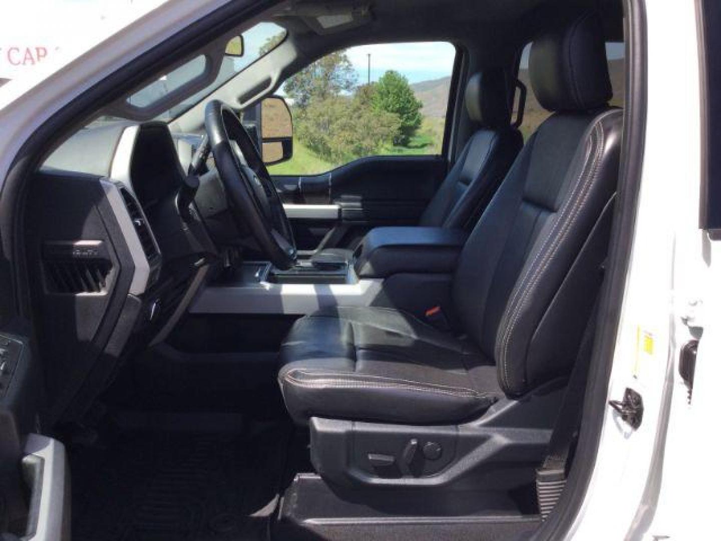 2020 Star White Metallic Tri-Coat Ford F-350 LARIAT (1FT8W3BT2LE) , located at 1801 Main Street, Lewiston, 83501, (208) 743-9371, 46.417065, -117.004799 - Photo#4