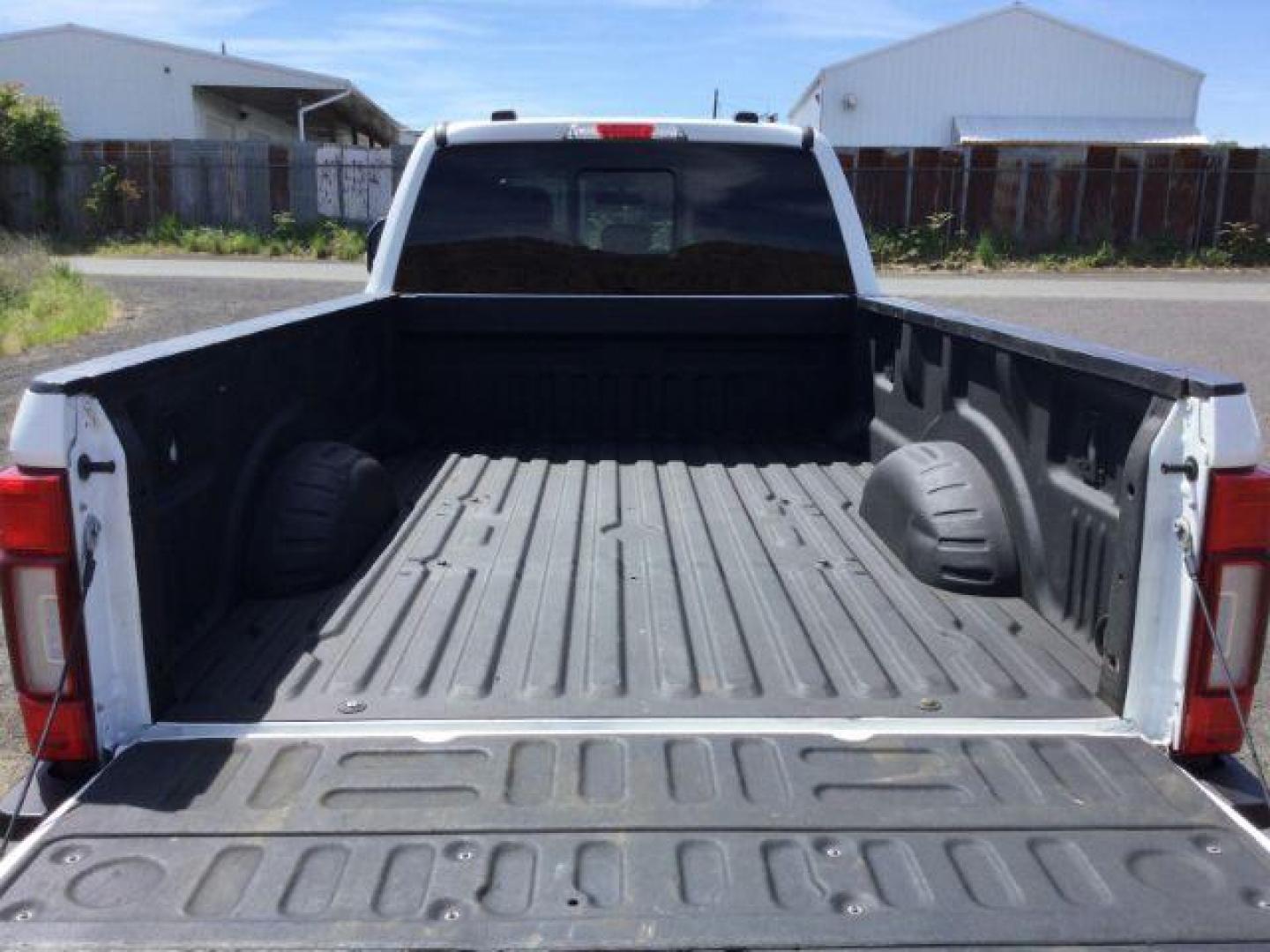 2020 Star White Metallic Tri-Coat Ford F-350 LARIAT (1FT8W3BT2LE) , located at 1801 Main Street, Lewiston, 83501, (208) 743-9371, 46.417065, -117.004799 - Photo#6