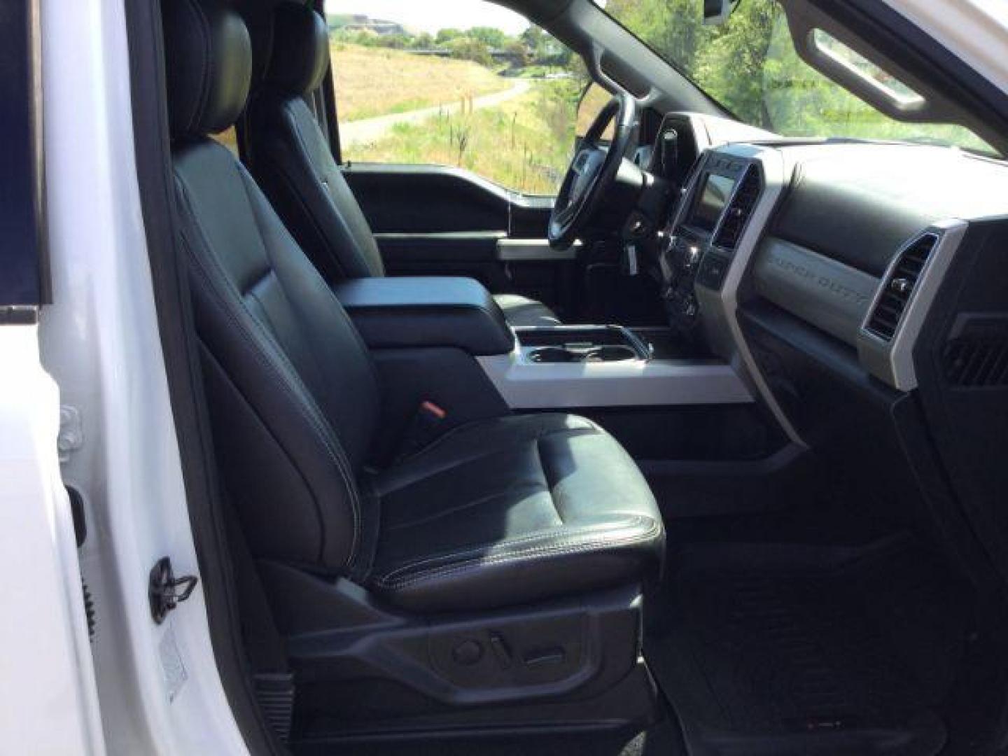 2020 Star White Metallic Tri-Coat Ford F-350 LARIAT (1FT8W3BT2LE) , located at 1801 Main Street, Lewiston, 83501, (208) 743-9371, 46.417065, -117.004799 - Photo#8