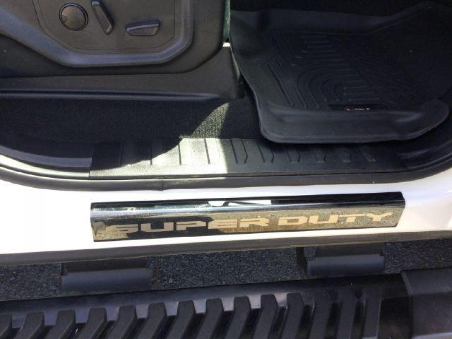 2020 Star White Metallic Tri-Coat Ford F-350 LARIAT (1FT8W3BT2LE) , located at 1801 Main Street, Lewiston, 83501, (208) 743-9371, 46.417065, -117.004799 - Photo#9