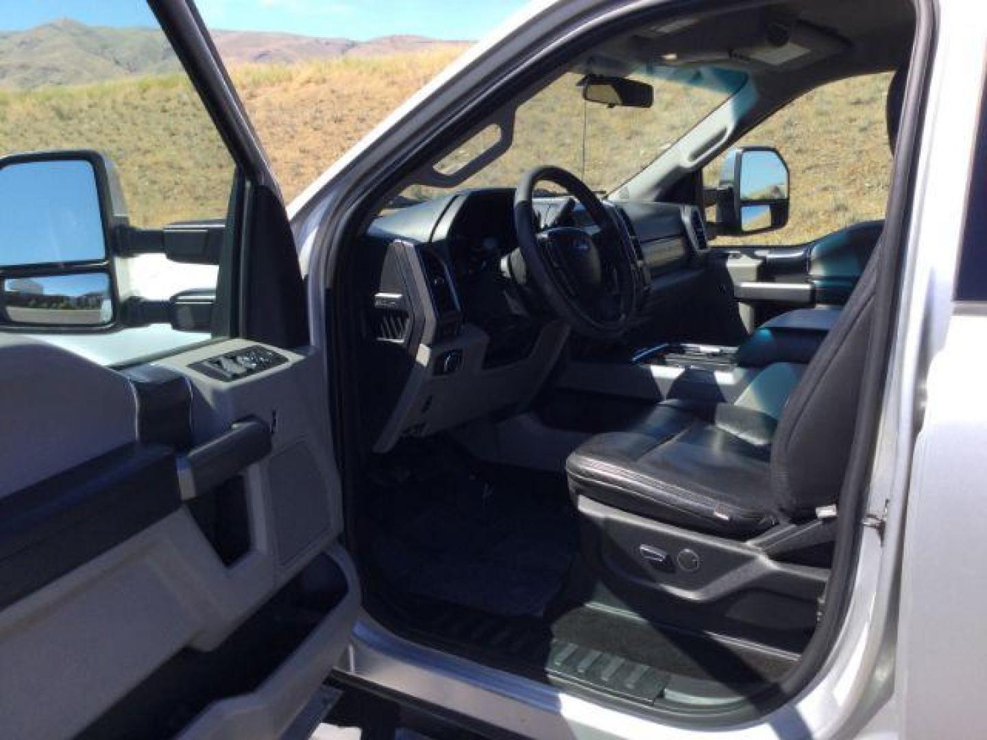 2019 Ingot Silver Metallic /Medium Earth Gray Ford F-350 XLT Crew Cab 4WD (1FT8W3BT3KE) with an Powerstroke 6.7L V-8 diesel direct injection engine, 6-Speed Automatic transmission, located at 1801 Main Street, Lewiston, 83501, (208) 743-9371, 46.417065, -117.004799 - Photo#4