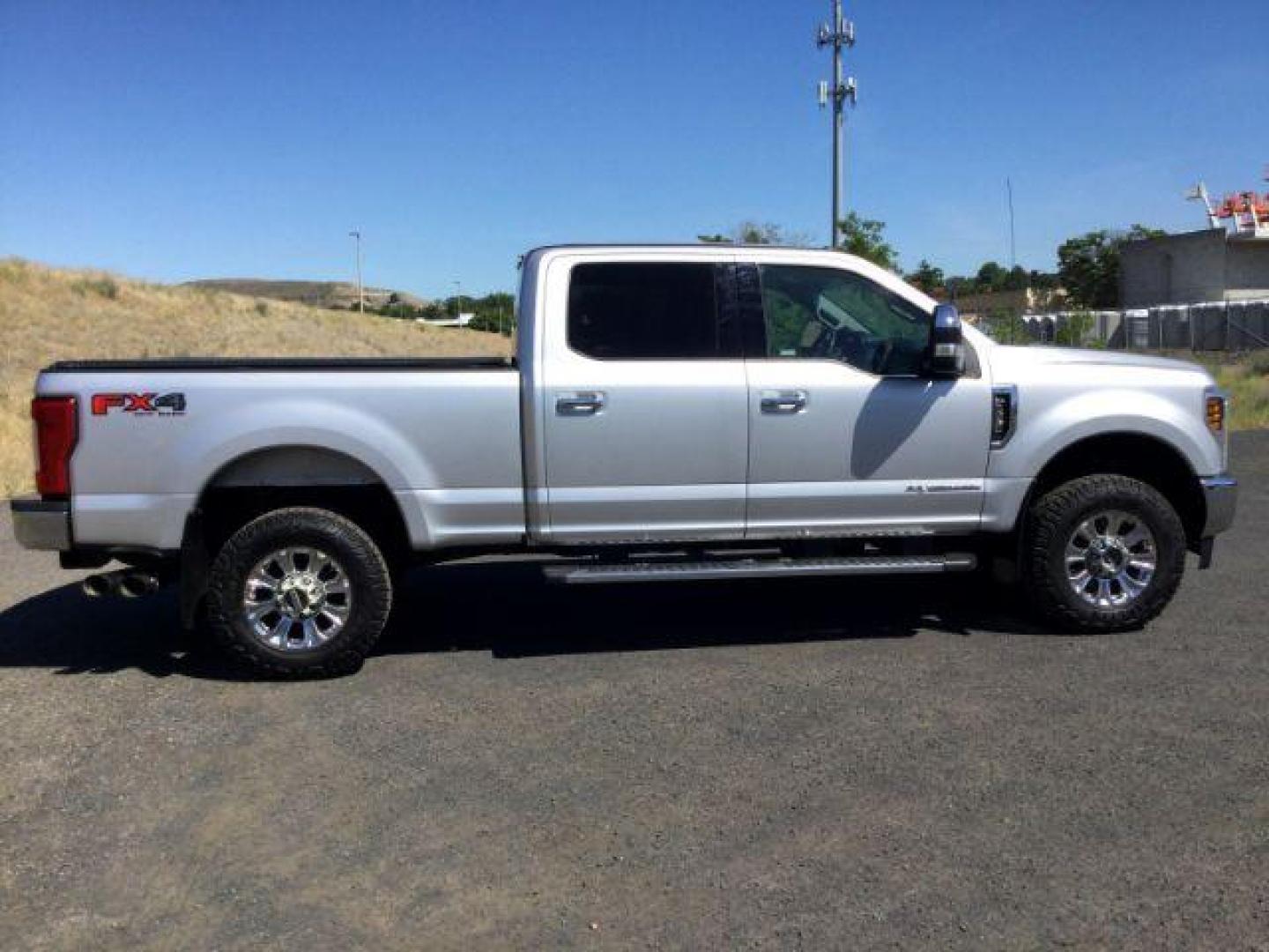 2019 Ingot Silver Metallic /Medium Earth Gray Ford F-350 XLT Crew Cab 4WD (1FT8W3BT3KE) with an Powerstroke 6.7L V-8 diesel direct injection engine, 6-Speed Automatic transmission, located at 1801 Main Street, Lewiston, 83501, (208) 743-9371, 46.417065, -117.004799 - Photo#6