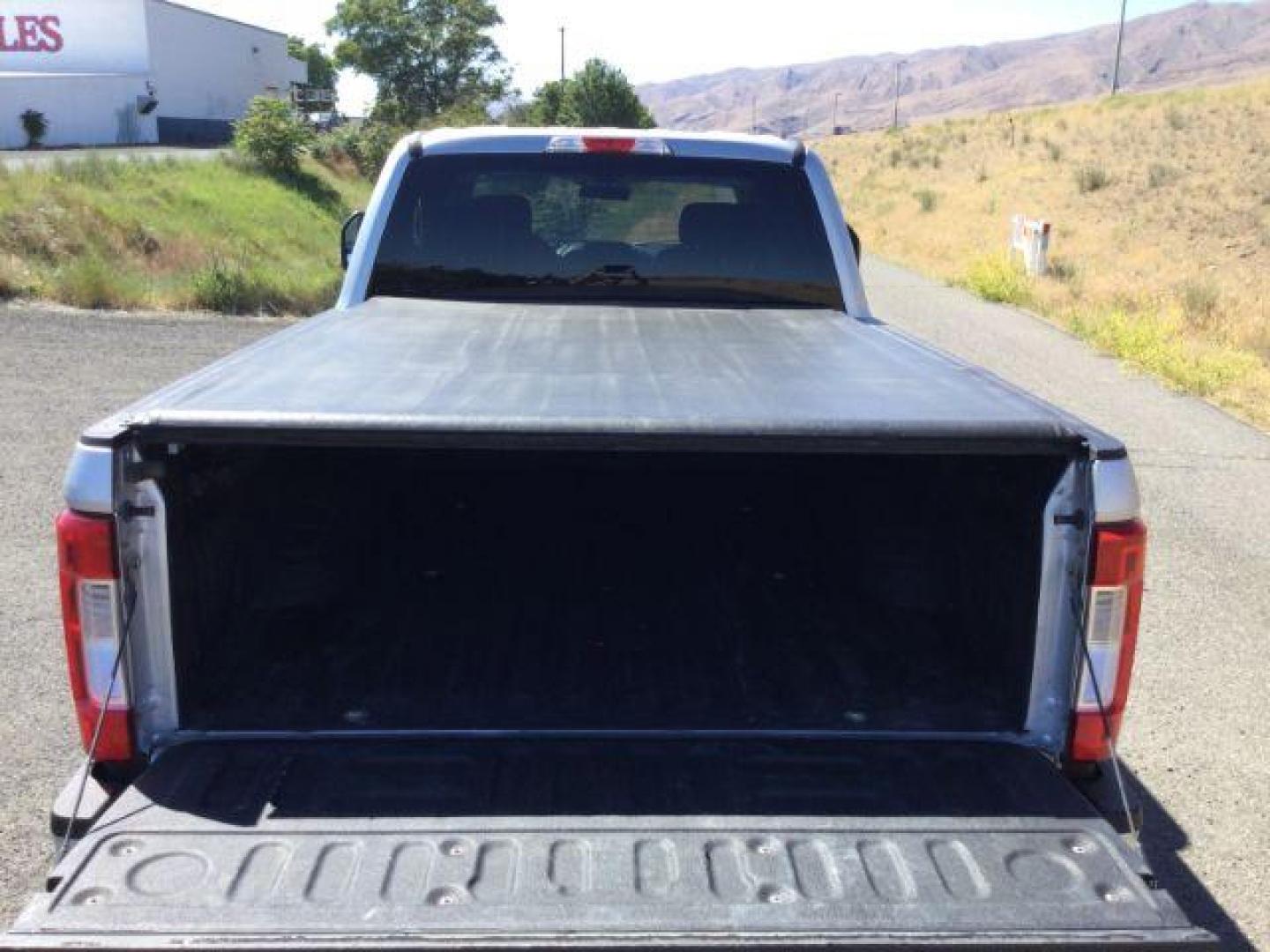 2019 Ingot Silver Metallic /Medium Earth Gray Ford F-350 XLT Crew Cab 4WD (1FT8W3BT3KE) with an Powerstroke 6.7L V-8 diesel direct injection engine, 6-Speed Automatic transmission, located at 1801 Main Street, Lewiston, 83501, (208) 743-9371, 46.417065, -117.004799 - Photo#8