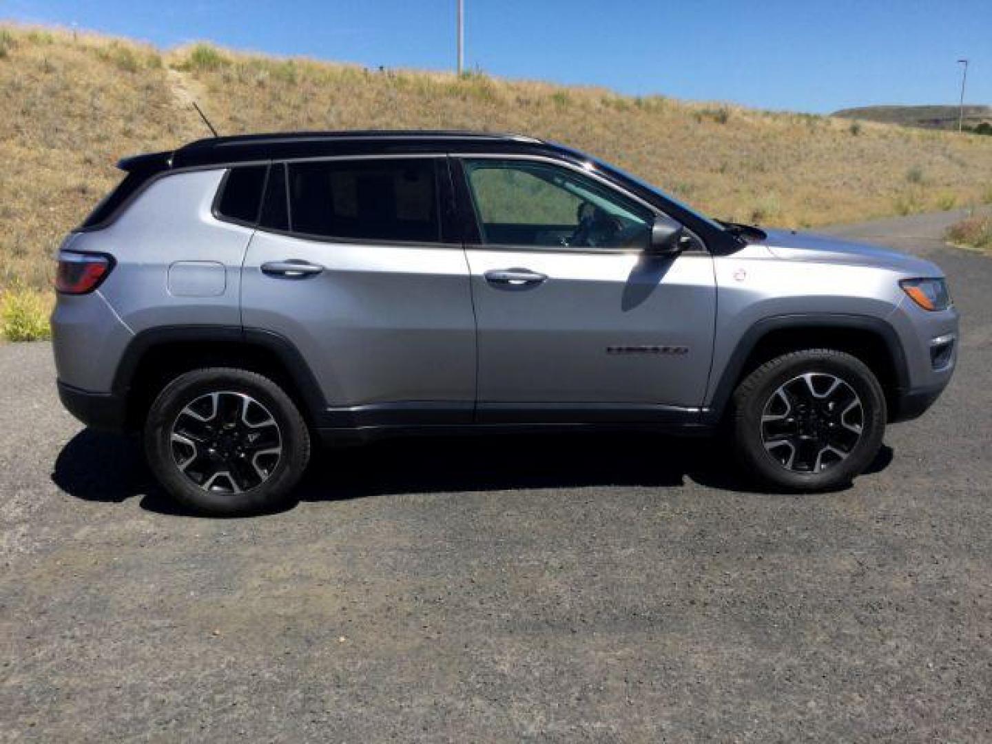2020 Billet Silver Metallic Clearcoat /Ruby Red/Black Jeep Compass Trailhawk 4X4 (3C4NJDDB2LT) with an 2.4L I-4 variable valve control engine, 9 Speed Automatic transmission, located at 1801 Main Street, Lewiston, 83501, (208) 743-9371, 46.417065, -117.004799 - Photo#1
