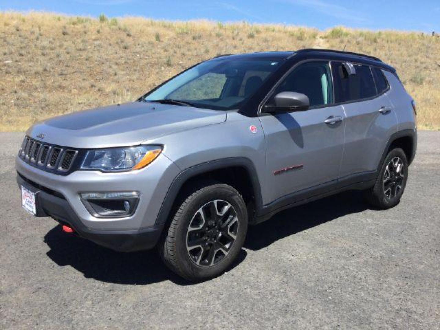 2020 Billet Silver Metallic Clearcoat /Ruby Red/Black Jeep Compass Trailhawk 4X4 (3C4NJDDB2LT) with an 2.4L I-4 variable valve control engine, 9 Speed Automatic transmission, located at 1801 Main Street, Lewiston, 83501, (208) 743-9371, 46.417065, -117.004799 - Photo#3